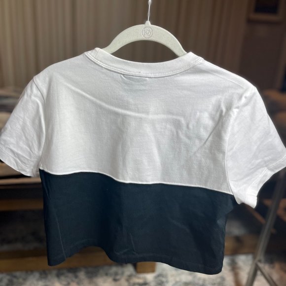 NIKE - Black and White Crop Size: S - Picture 2 of 2